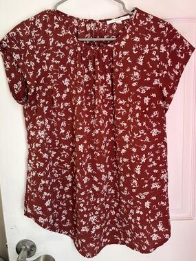 Women’s Burgundy Floral Short-Sleeve Blouse